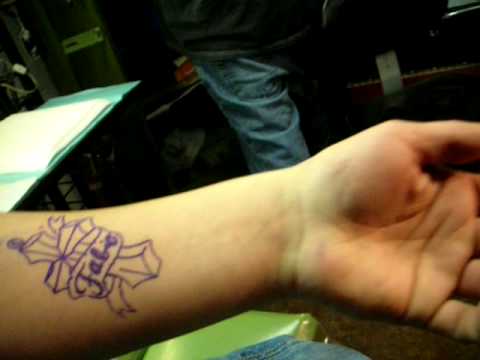 D-ALBOZ -  YUNG G GETTIN TATTED UP- PART 1