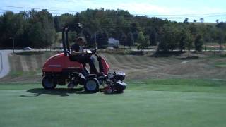 preview picture of video 'Single unit clean-up pass with the Jacobsen Eclipse 322 triplex greens mower.'