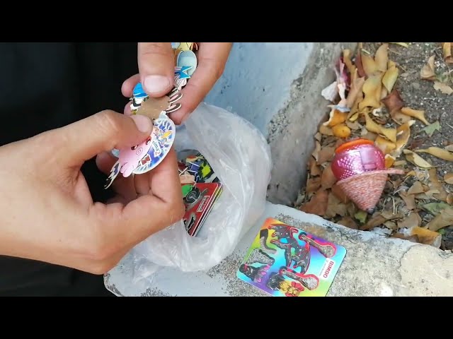 Vídeo relacionado con UYUYong 56 PCS Favores de Fiesta de Videojuegos con Llavero de Controlador de Juego Bandas de Bofetada Bolsas con Cordón Tatuajes Temporales Pulsera Silicona Mantel, para Fiestas Temáticas Videojuegos