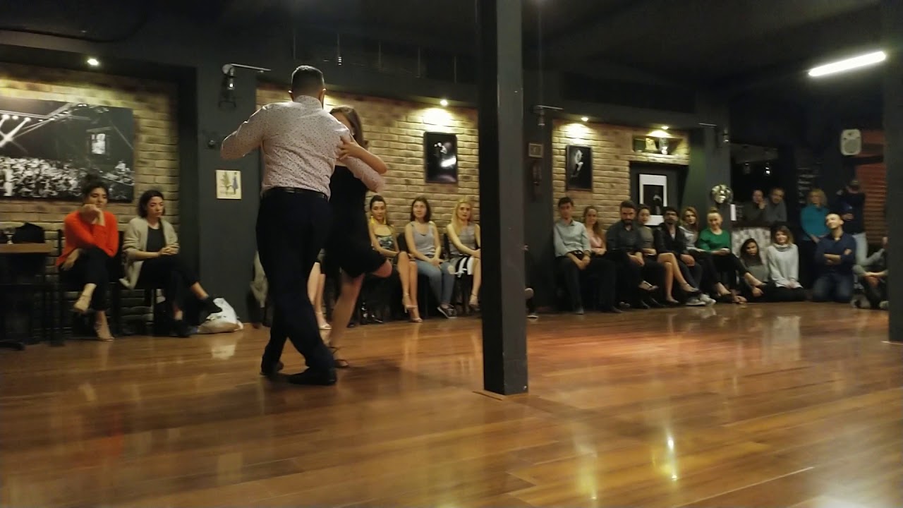 İrem Aca & Cihan Sabri Kayalı (Esta Social Divas-17 Ocak 2018)