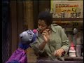 0894 Super Grover Helps David Close Hooper S Store