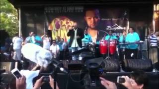 Un regalo del faraon de la salsa Oscar de Leon para el faraon Mojovich