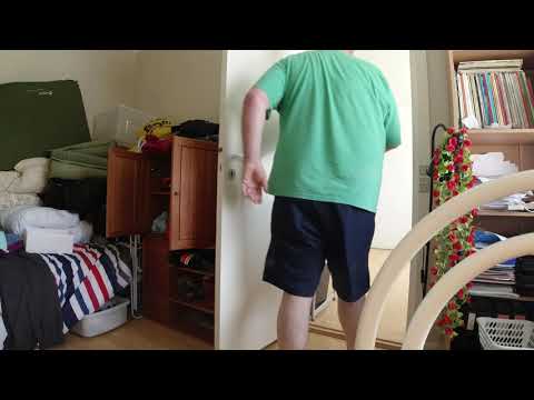 MongoTV_6236 - Kigger På Flyttekasser i Forstue Stået 7 År - Del 88 - Smider Klunset Reolsystem UD