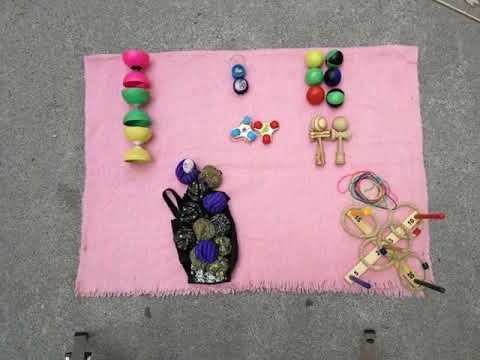 Was ist in einer Jugglux Spielkiste drin?