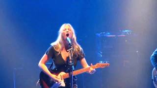 Lissie sings &quot;Loosen the Knot&quot; live at Shepherd&#39;s Bush Empire 13th December 2010