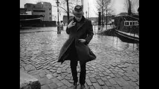 Tom Waits - Romeo Is Bleeding