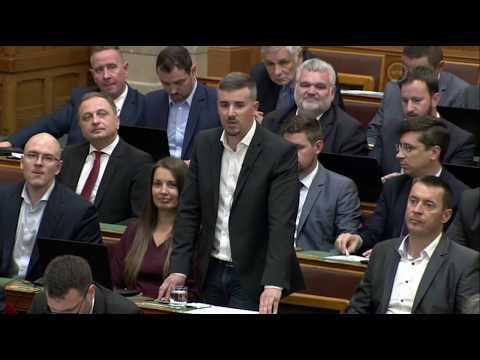 Orbán elmenekül Jakab Péter kérdései elől