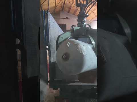 Carga de chatarra con pulpo chatarrero en el camión