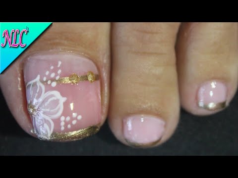 DISEÑO DE UÑAS PARA PIES FLOR Y FRANCÉS EN DORADO – FLOWERS NAIL ART – FRENCH NAIL ART – NLC
