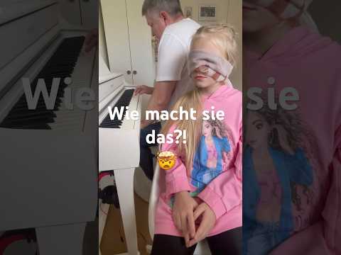 Kleines Mädchen errät Noten & Intervalle blind 🎹👀 #BlindChallenge