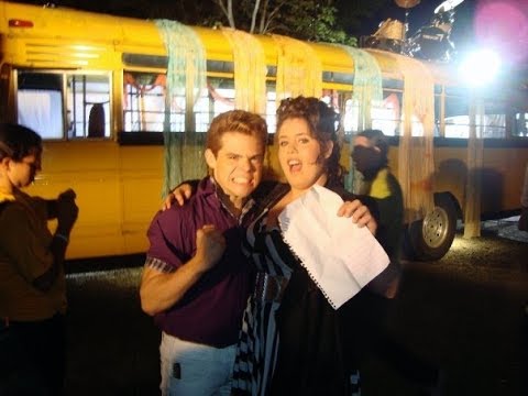 Isa TKM - Ella Tiene Un Amor (Video Oficial)