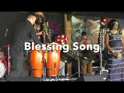 Sens Sagna and the Kajamor Family - Moovin Barn Party 2022 singing Blessing Song