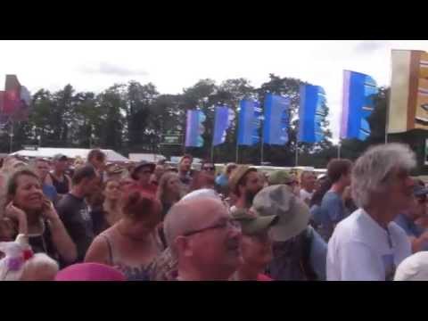 "I Maccheroni" di Matteo Salvatore, interpretata da Vinicio Capossela e la banda della Posta