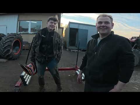 Wielki opryskiwacz utknął w polu. Nawozy zakończone.