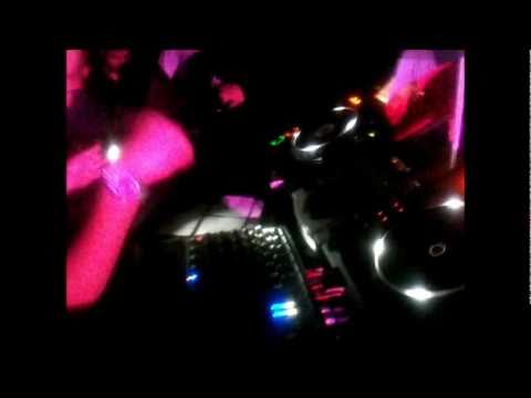Elio foglia plays Gianni Cuomo vs Carlo Voice - La Popola (Original Mix) @ Mò Club