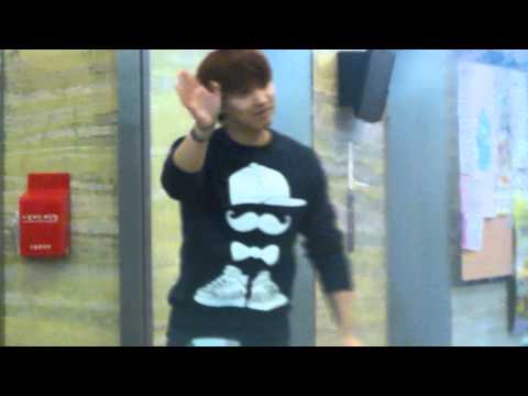 130327 Sungmin @ KBS lobby after Sukira..... Bye Bye =D