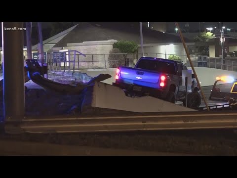 Car crashes into guard rail, left abandoned, police say