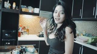 Download lagu Hot Berliana lovell minum susu tumpah mp3 Download lagu Hot Berliana lovell minum susu tumpah mp3