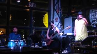 Download lagu (Some one like you) funky junkie mp3