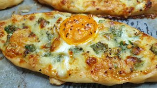 חצ'אפורי מהמטבח הגיאורגי עם גבינה וביצה Georgian khachapuri with cheese and egg בקלי קלות- המותג (ליהי קרויץ - מטבח בקלי קלות) - התמונה מוצגת ישירות מתוך אתר האינטרנט יוטיוב. זכויות היוצרים בתמונה שייכות ליוצרה. קישור קרדיט למקור התוכן נמצא בתוך דף הסרטון