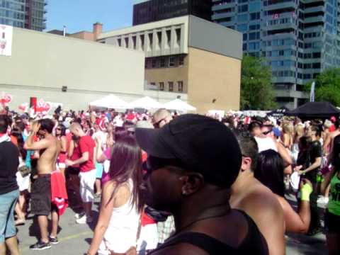 Mike Emvee mashing it up July 1st Canada Day, Escapade Street Festival
