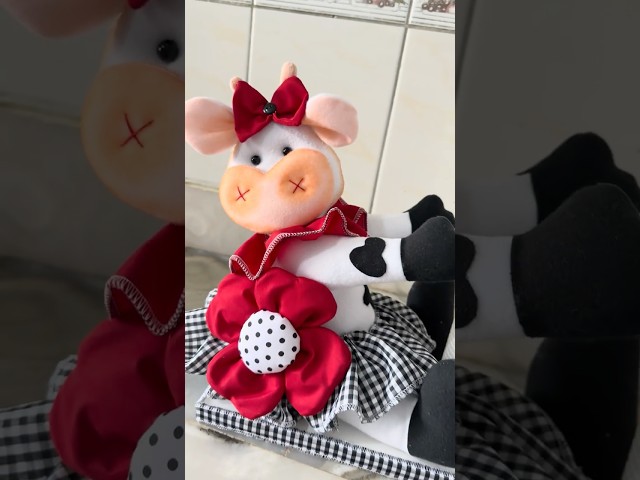 Vídeo relacionado con Juego de figuras de vaca de 2 piezas, figuras de vaca de Highland para baño con secador de pelo, cepillo de dientes y toalla de baño, decoraciones de vaca de resina de estilo rústico para cocina, mesa