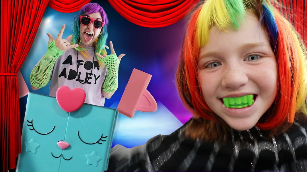 Adley FASHiON SHOW inside Gabby's Dollhouse!! Surprise Costume Delivery & runway show with Mom n Dad