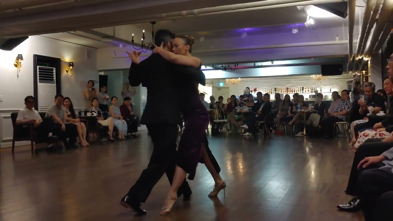 Video thumbnail for Dana Zampieri & Luciano Paulino