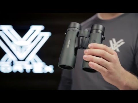 Vortex 10x28 Diamondback Roof Prism Binoculars with Smartphone Adapter Bundle