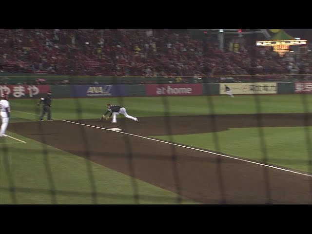 【1回裏】ホークス・松田 クルッと回転ナイスキャッチ!! 2018/4/6 E-H