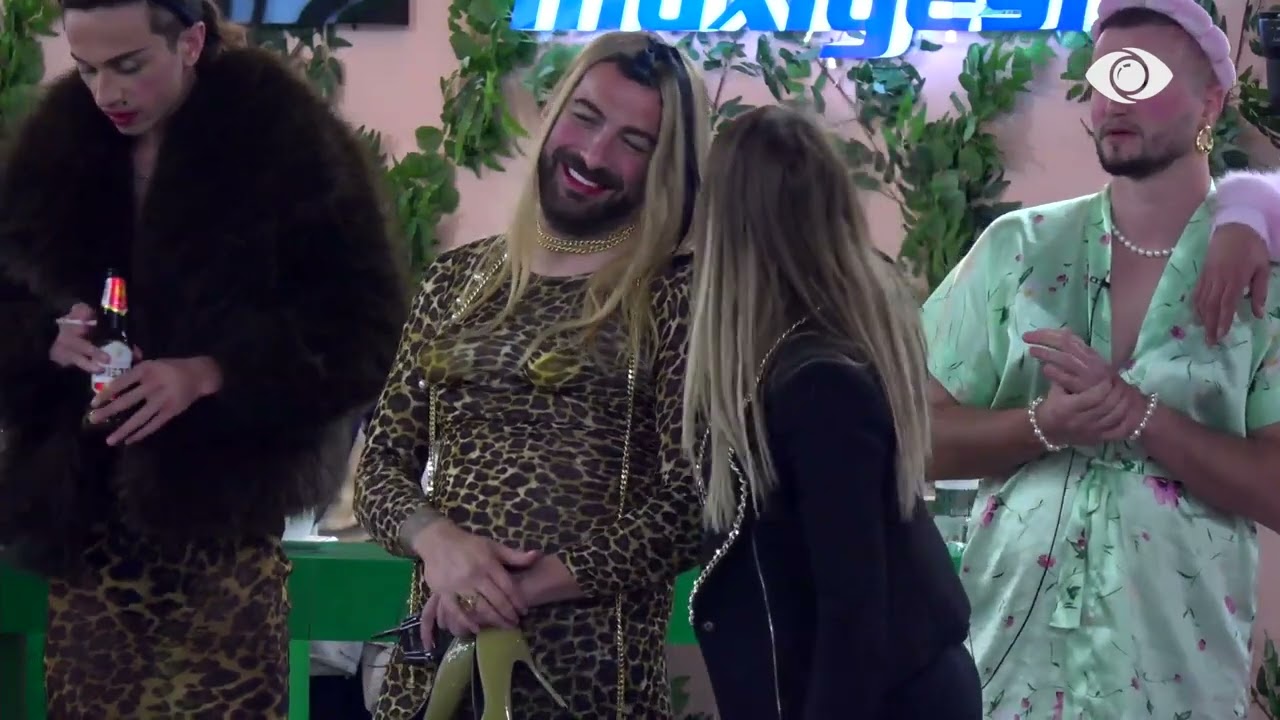 Përfundon sfilata e 'vajzave' me batuta, ja çmimet që morën banorët