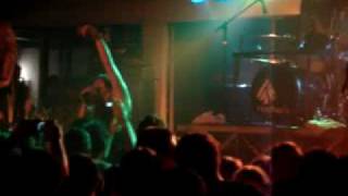 The Donnas - Smoke You Out