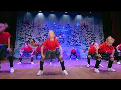 Маленькие девочки круто танцуют современный танец в Истре!