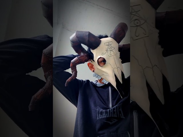 Vídeo relacionado con Joyincoser Máscara de cuerno de Aries espeluznante, máscara de terror con hueso de cabra realista, mitad de animal, para Halloween, monstruo, cosplay, carnaval (blanco)