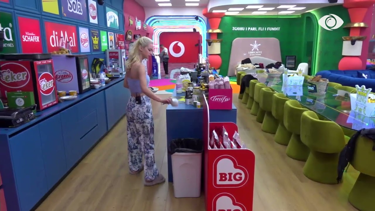 Egli përlotet, Danja e përqafon