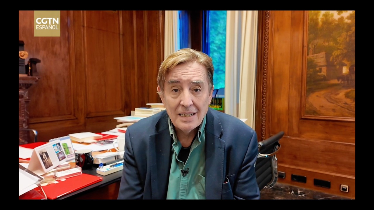 Luis García Montero: la poesía nos permite descubrir lo que compartimos como seres humanos
