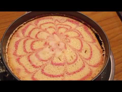 vanilla and strawberry flavour 🍰 cake 😋