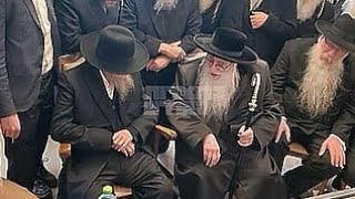 2 אחים נפטרו ביום אחד😢: האדמו״ר מצאנז בניחום אבלים אצל משפחת שפיגל על פטירת יקיריהם שנתבעו בים