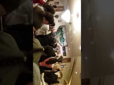 Evang. Josue Rosario adorando.