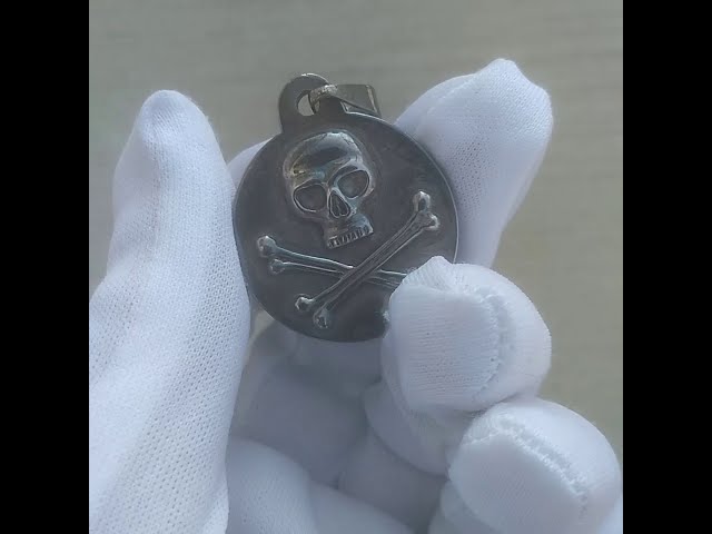 Vídeo relacionado con SMchwbc Memento Mori Collar con Colgante de Calavera de Halloween para Hombre, Tela