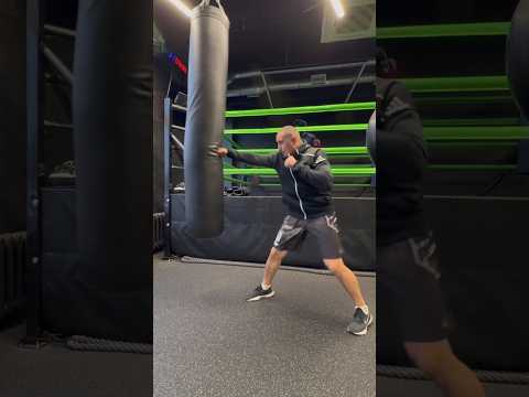 Джеб → смена стойки → джеб: удар с двух сторон #boxing #делайкактренер #motivation #prihod