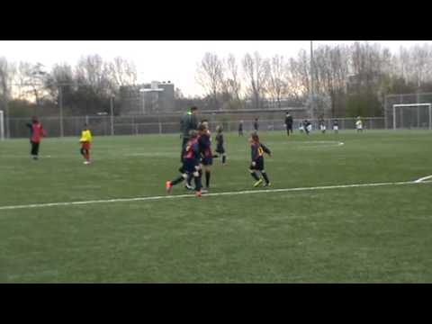 20110326 Victoria'04 F2 - NOC Kralingen F1  1-0 doelpunt Michael