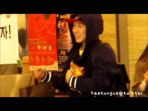 111215 Sukira - Sungmin receiving gift