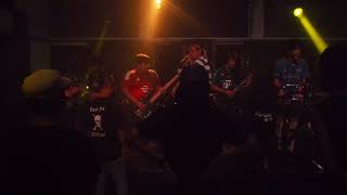 Download lagu Crazy Grizzly - Bebaskan (Live at The Decline, Singapore) mp3