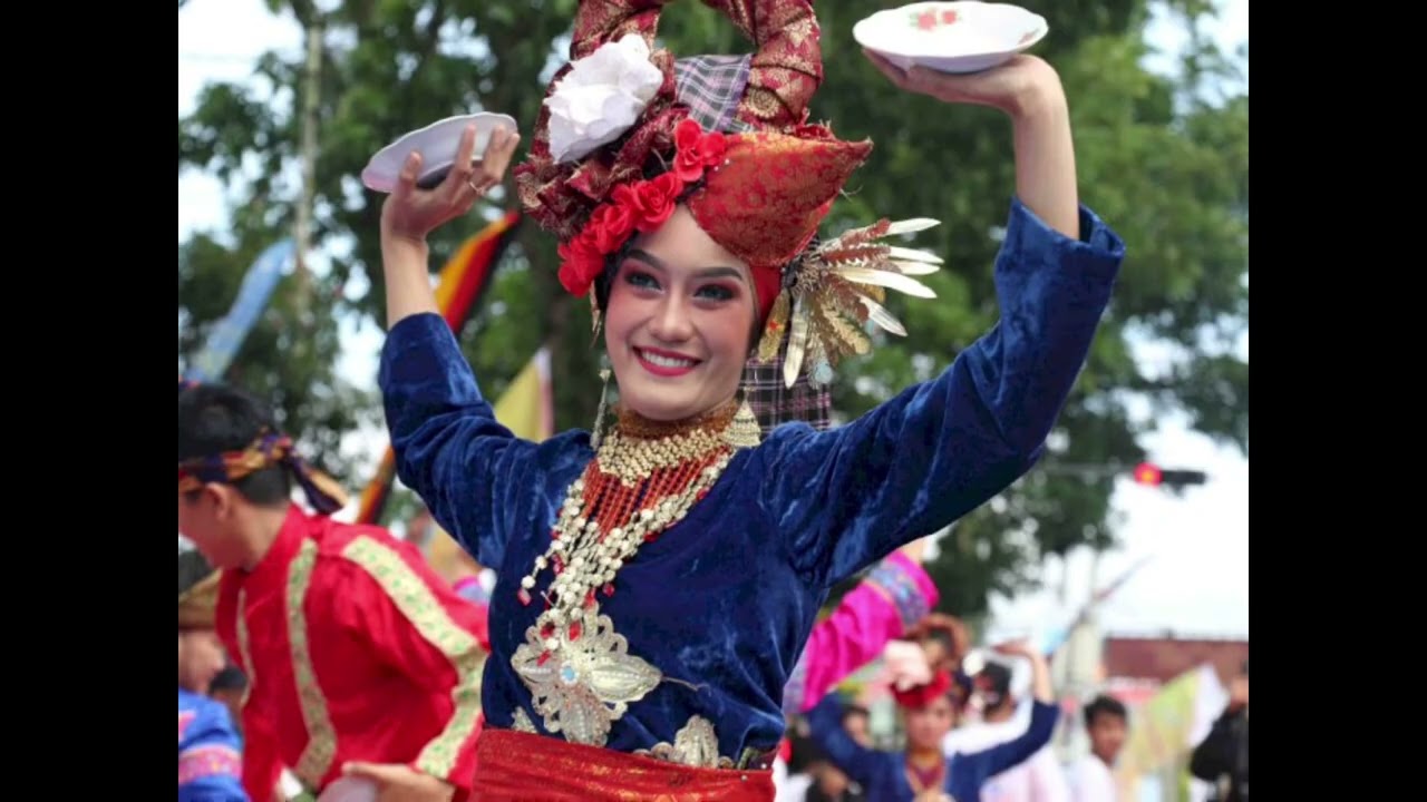 Sejarah dan Keunikan Tari Piring Sumatera Barat