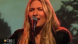Holly Williams performs &quot;Drinkin&quot; from her new studio album