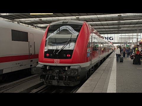 Sonderzug zum Oktoberfest aus Würzburg mit BR111, Doppelstock- und Modus-Wagen in München Hbf