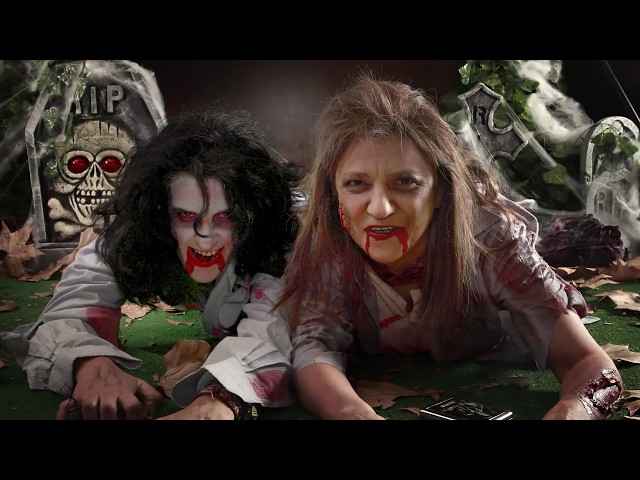 Vídeo relacionado con Decoración de fiesta de terror pancarta temática 185x110cm telón de fondo con personajes de película para Halloween cumpleaños fotomatón eventos espeluznantes