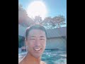 真冬に屋外プールに朝から入るおじさん