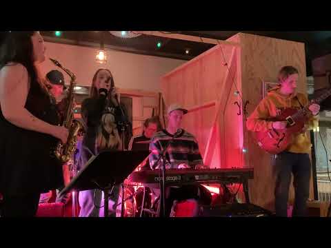 Umeå Live -  Fröken B & Ouroboroz  "Månskensrappare"